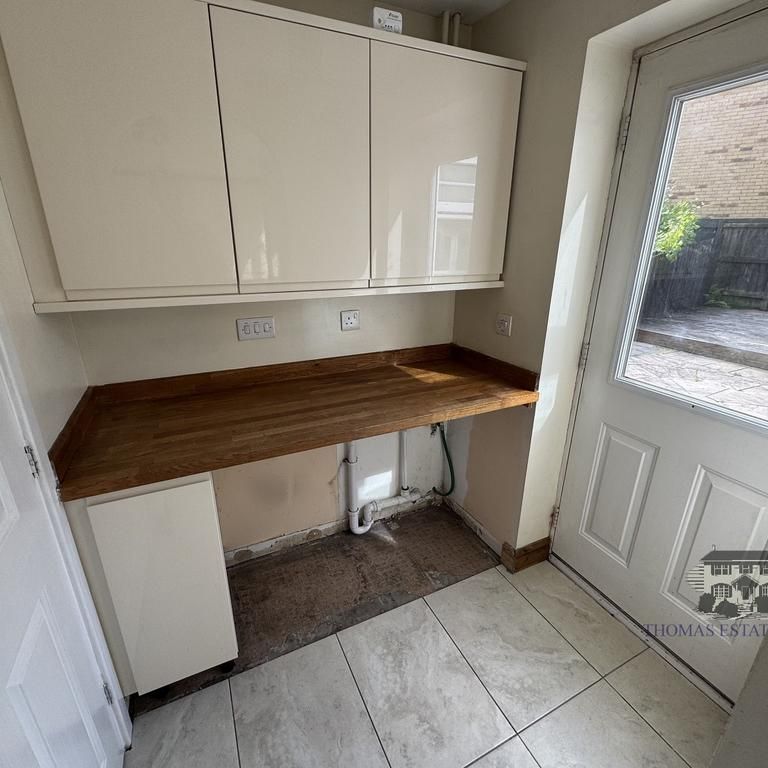 4 bedroom detached house to rent - Photo 1