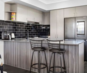 Effortless Modern Living in a Family-Friendly Location&excl; - Photo 2