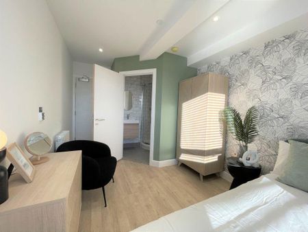 1 bedroom in a house share to rent - Photo 2