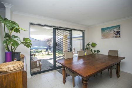 Modern Family Home - Photo 3