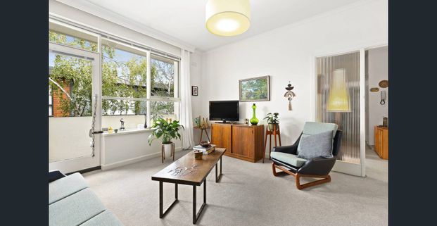 Bright Two Bedroom in Prime Position - Photo 1