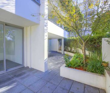 Entertainers Courtyard Apartment....This Is Living !! - Photo 4