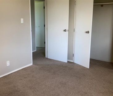 3 Bedroom Brick and Tile! - Photo 2