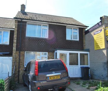 1 bedroom in a house share to rent - Photo 2