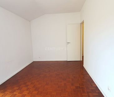 * RESERVADO *Apartamento T2 Remodelado com Anexo e 2 Terraços - Odi... - Photo 1