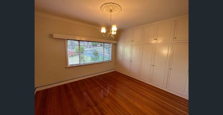 Lovely Family Home In A Prime Location - Photo 4