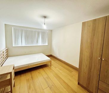 6 bedroom detached house to rent - Photo 4
