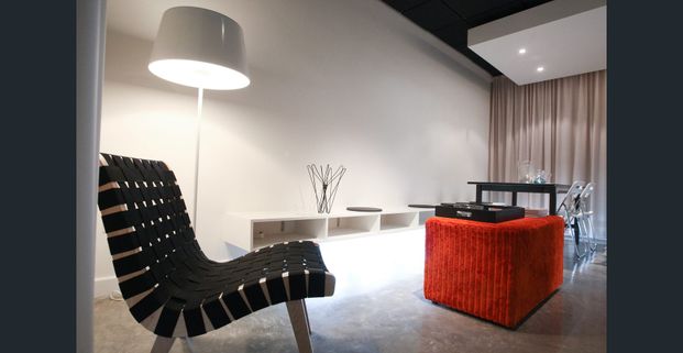 STYLISH, CHIS AND SAVVY - FULLY FURNISHED UNIT - NO CAR PARK - Photo 1