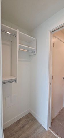Luxury 1bed Condo; Water Street by the Park – Available Now - Photo 2