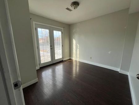 475 Grandtrunk Avenue- Lower unit - 2 bed, 1 bath, ALL INCLUSIVE - Photo 5