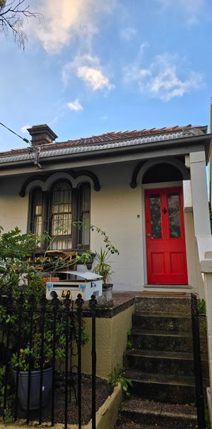 Petersham - Photo 1