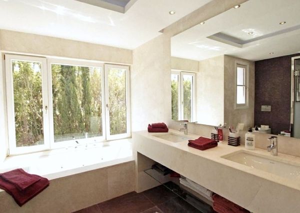 6 Bedroom Villa For Rent in Guadalmina Baja