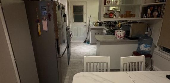 Grand 5 1/2 propre et lumineux partir de 1 decembre - Photo 2