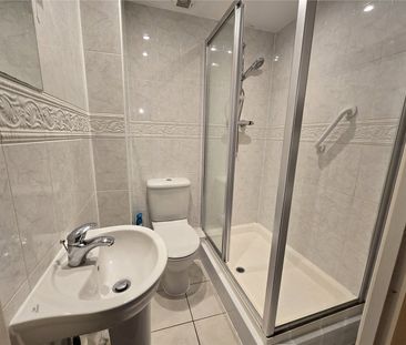 2 bedroom apartment to rent Macquarie Quay, Sovereign Harbour North... - Photo 6