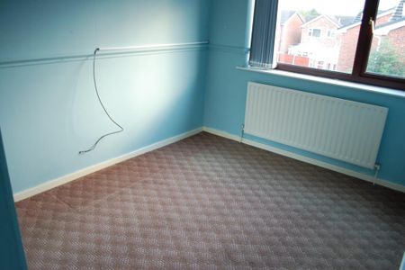 4 bedroom detached house to rent - Photo 2