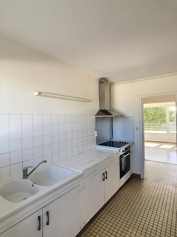 Location Appartement 4 pièces 71m² ANGERS 49000 - Photo 2