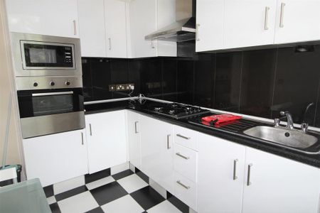 3 bedroom apartment to rent - Photo 5