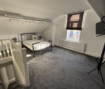 High Street - Photo 3