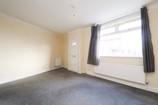 2 bedroom end of terrace house to rent - Photo 1