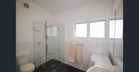 Impressive one bedroom secondary dwelling with views – utilities included - Photo 4