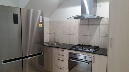 Cosy 3 bedroom in a great location - Photo 5