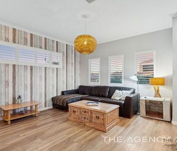 Coastal Charm Meets Modern Luxury - Photo 2