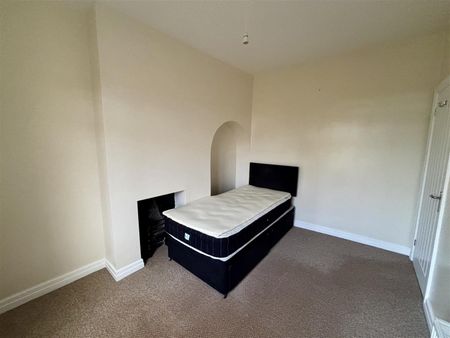 To Let 3 Bed House - Terraced Station Road, Greenfield £900 pcm - Photo 4