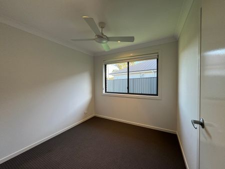 Low Maintenance 2 bedroom Unit - Photo 3