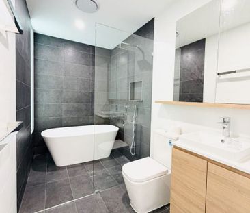 PREMIUM TERRACE BLENDS CLASSIC AND MODERN IN THE HEART OF SYDNEY - Photo 1