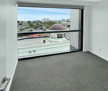 Modern 2-Bed, 2-Bath Apartment in Prime Manukau - Photo 2