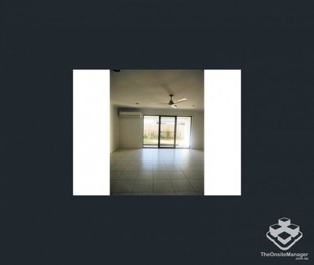 FOR RENT â Modern 3-Bedroom Home in Beautiful Blacks Beach. - Photo 4