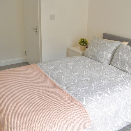 Basement Flat, 53 Clarendon Road, LS2 9NZ, Leeds - Photo 5