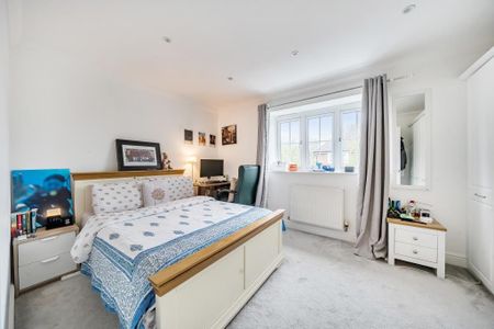 4 bedroom semi-detached house to rent - Photo 2
