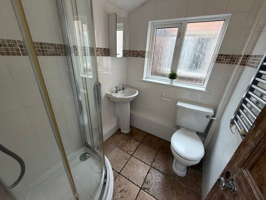 Queens Road, Royston - Photo 1