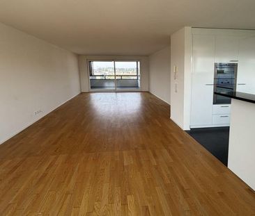 Moderne 4.5-Zimmer-Wohnung mit beheiztem Balkon/Wintergarten - Foto 1