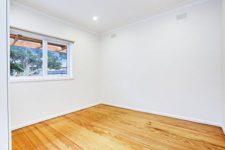 GREAT LOCATION - IMMACULATE THROUGHOUT - Photo 4