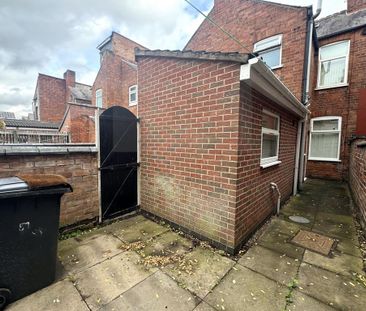 4 bedroom terraced house to rent - Photo 4