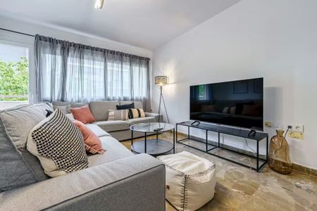 Calle Fernández Fermina, Málaga, Andalusia 29006 - Photo 5