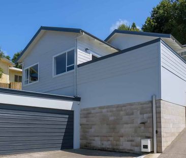 Spacious 4-Bedroom Family Home on Bluff Hill. - Photo 5