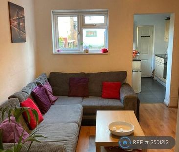 1 bedroom in a house share to rent - Photo 1