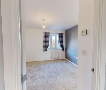3 bedroom semi-detached house to rent - Photo 4