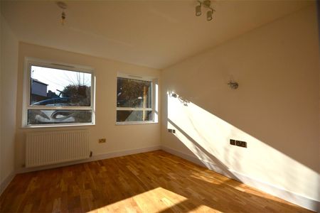 East Street, Epsom, Surrey, KT17 1EB - Photo 2