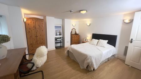 7 Bed Student Accommodation - Photo 3