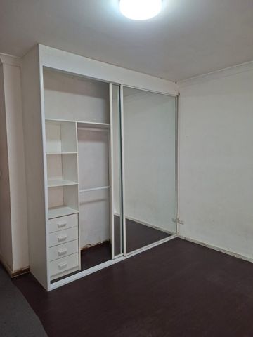 Comfortable Private Bedroom - Convenient Auburn Location - Photo 2