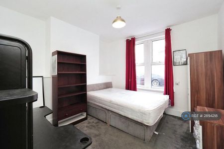 1 bedroom in a house share to rent - Photo 5