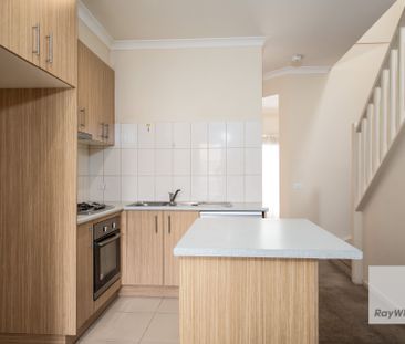 Comfortable & Convenient Living in St Albans - Photo 3