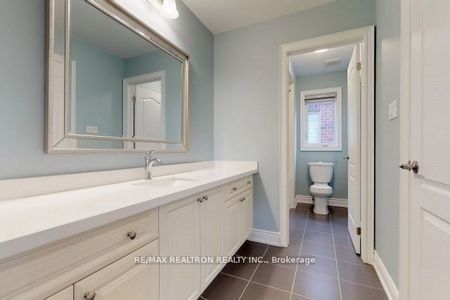 For Lease - 18 Love Court Unit# 3rd Floor Bedroom, Richmond Hill, Ontario - Photo 2