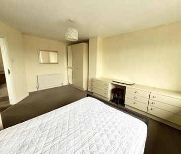 4 bedroom terraced house to rent - Photo 5