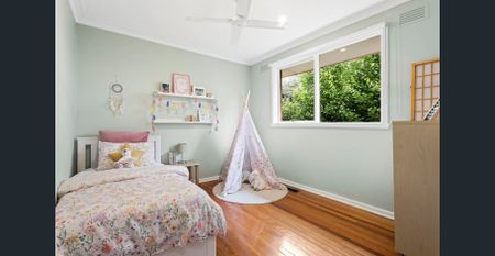 Stylish Two-Bedroom Retreat in the Heart of Elsternwick - Photo 5