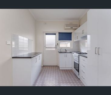 Location with Convenience and Appeal - Photo 2